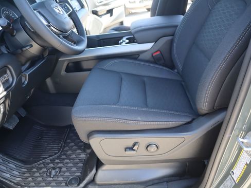 New 2026 RAM 1500 4x4 Crew Cab image 12