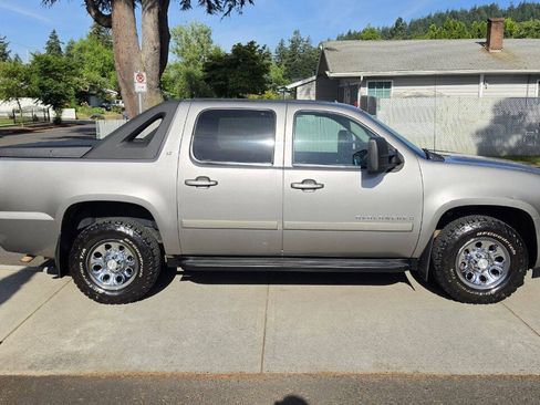 Used 2008 Chevrolet Avalanche LT AWD/4WD image 4