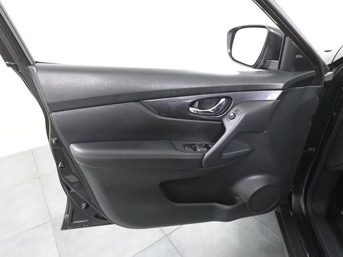 Used 2017 Nissan Rogue SV image 8