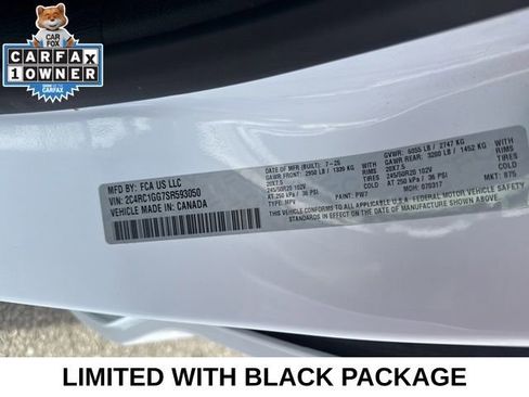 Used 2025 Chrysler Pacifica Limited image 33