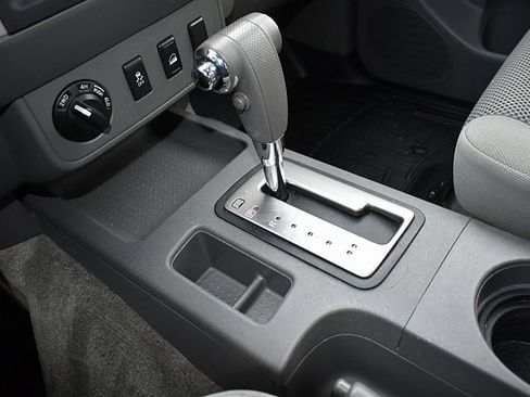 Used 2012 Nissan Frontier SV image 34