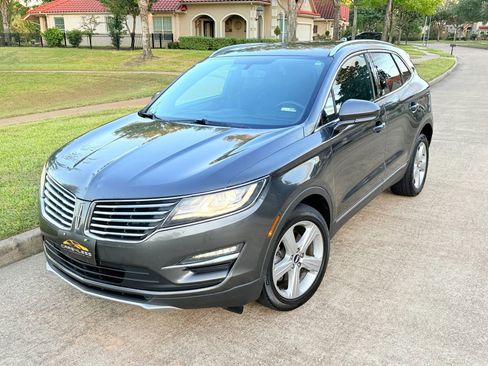 Used 2017 Lincoln MKC Premiere image 1