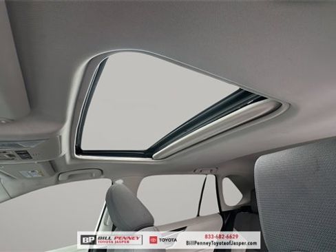 Used 2021 Toyota RAV4 XLE image 12