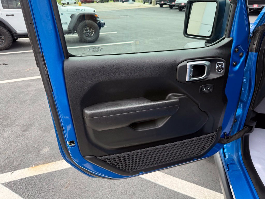 Used 2023 Jeep Wrangler Unlimited w/ Cold Weather Group AWD/4WD image 10