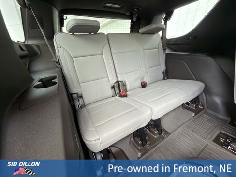 Used 2024 GMC Yukon SLT w/ SLT Premium Package image 16