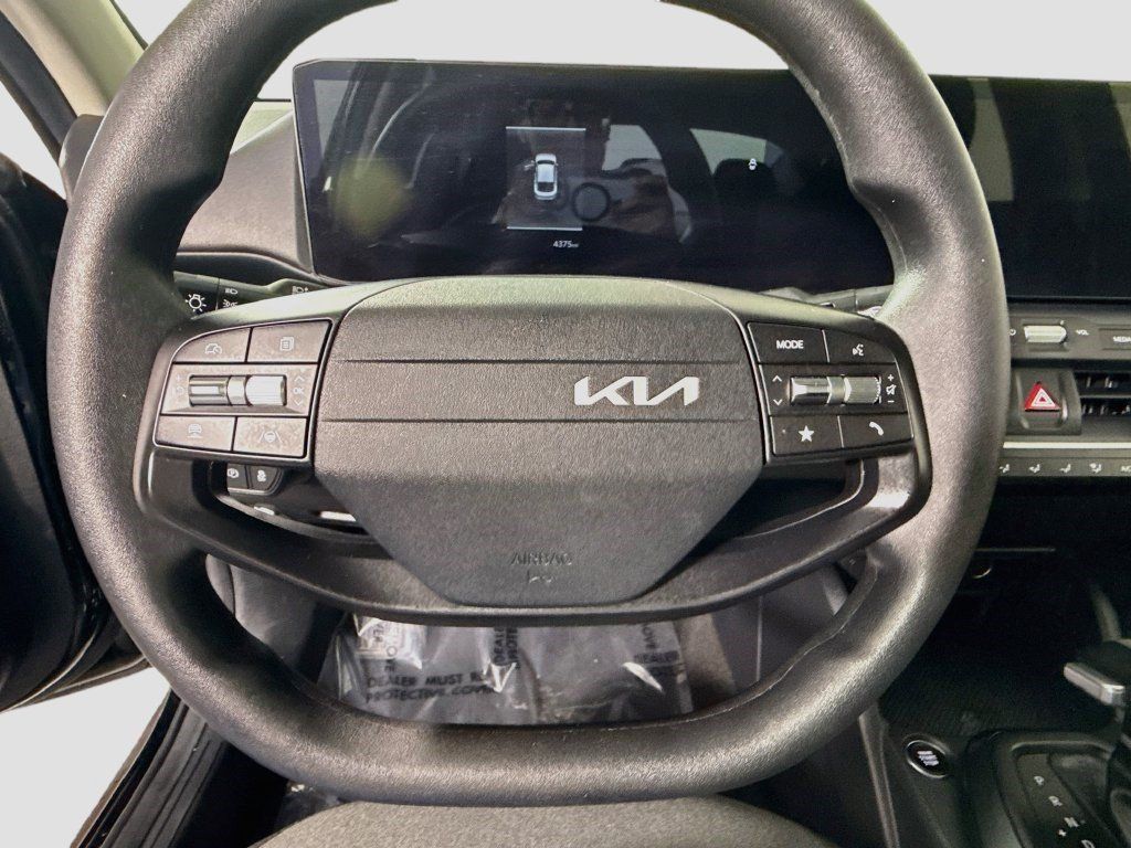 Used 2025 Kia K4 FWD image 12