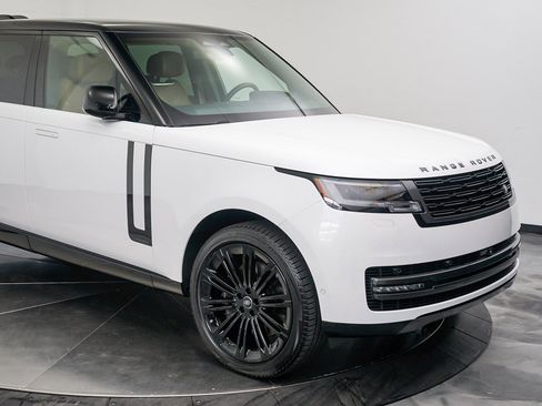 Used 2024 Land Rover Range Rover Long Wheelbase Autobiography image 12