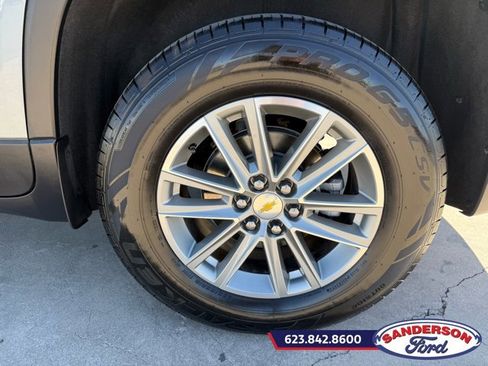 Used 2023 Chevrolet Traverse LT image 11