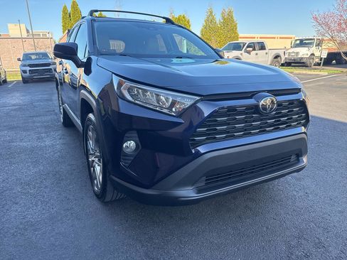 Used 2020 Toyota RAV4 XLE Premium image 6