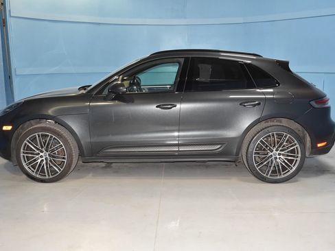 Certified 2025 Porsche Macan image 2