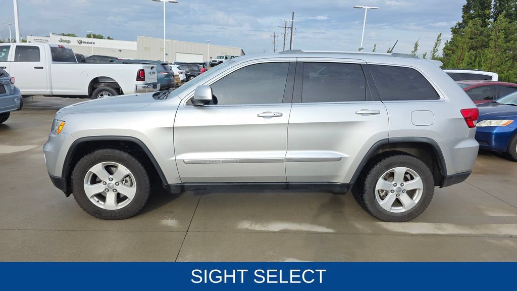Used 2011 Jeep Grand Cherokee Laredo AWD/4WD image 2