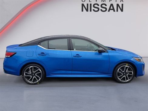New 2025 Nissan Sentra SR w/ SR Premium Package image 5