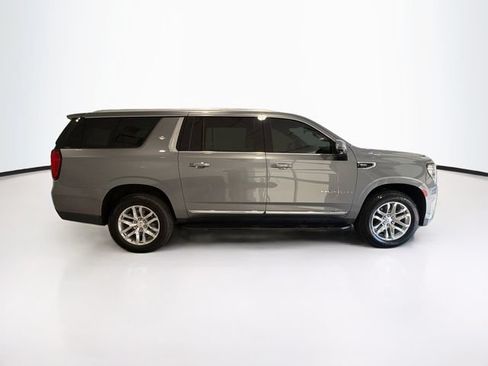 Certified 2022 GMC Yukon XL SLT w/ SLT Luxury Package AWD/4WD image 8