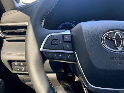 Used 2026 Toyota Highlander Platinum AWD/4WD image 11