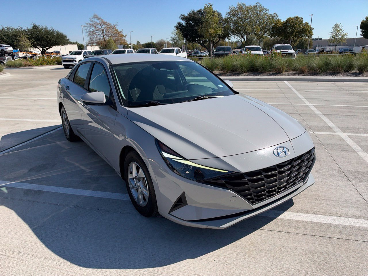 Used 2023 Hyundai Elantra SE FWD image 3