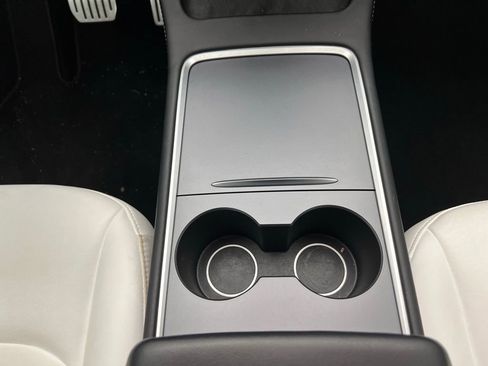 Used 2023 Tesla Model Y Performance image 11