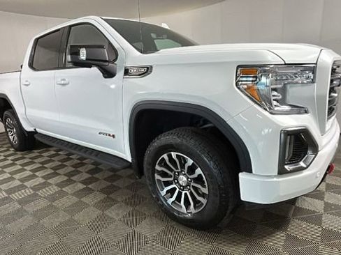 Used 2022 GMC Sierra 1500 AT4 w/ AT4 Premium Package AWD/4WD image 2