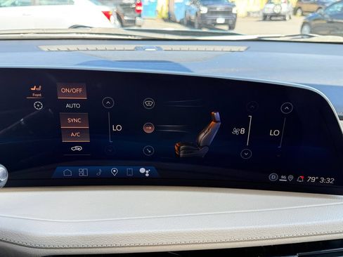 Used 2025 Cadillac XT4 Premium Luxury FWD image 16