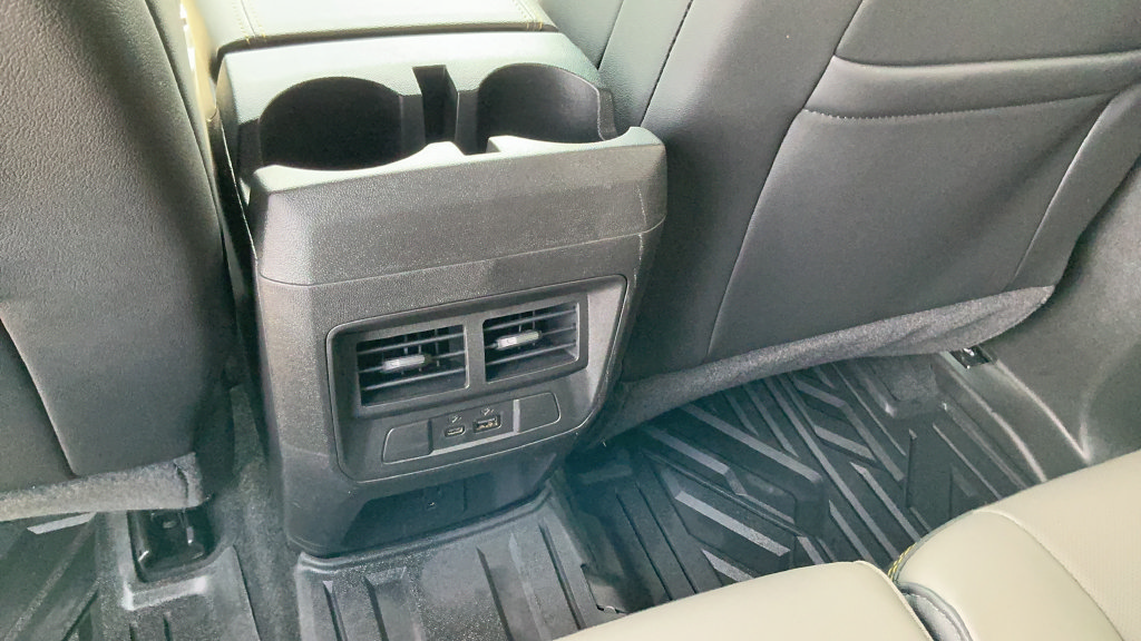 Used 2026 Chevrolet Colorado ZR2 w/ Technology Package AWD/4WD image 10