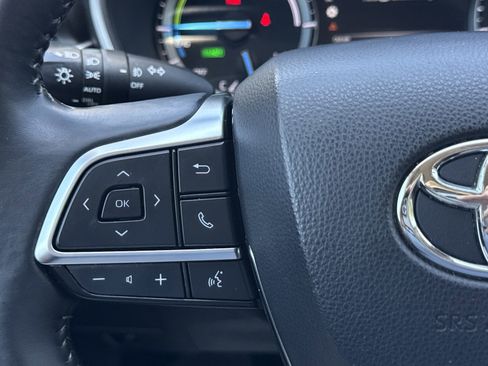 Used 2021 Toyota Highlander XLE FWD image 24