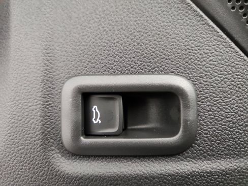 New 2026 Volkswagen Tiguan SE R-Line image 10