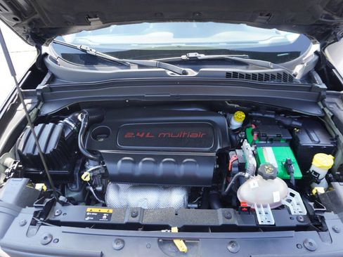 Used 2017 Jeep Renegade Trailhawk image 40