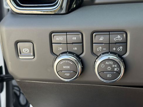 Used 2025 GMC Sierra 1500 AT4 AWD/4WD image 17