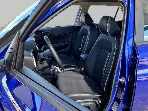 Used 2024 Hyundai Venue Limited FWD image 8