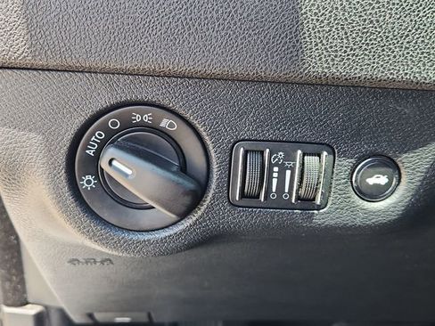 Used 2014 Dodge Charger SE RWD image 16