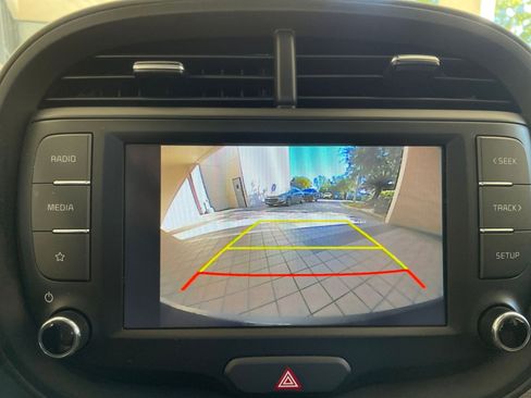 Used 2025 Kia Soul LX w/ LX Technology Package image 17