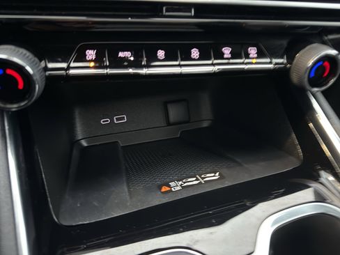 Used 2025 Chevrolet Traverse Z71 w/ Enhanced Driving Package image 16