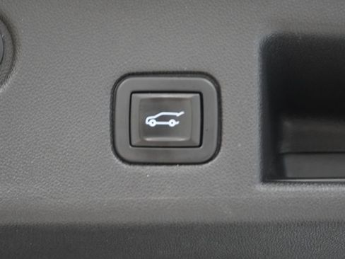 Used 2020 Chevrolet Equinox LT w/ Driver Convenience Package FWD image 10