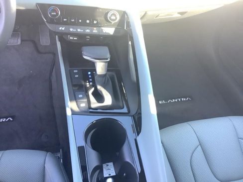 New 2025 Hyundai Elantra Limited image 11