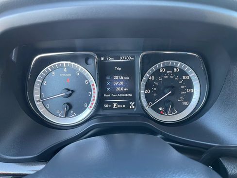 Used 2017 Nissan Titan SV AWD/4WD image 24