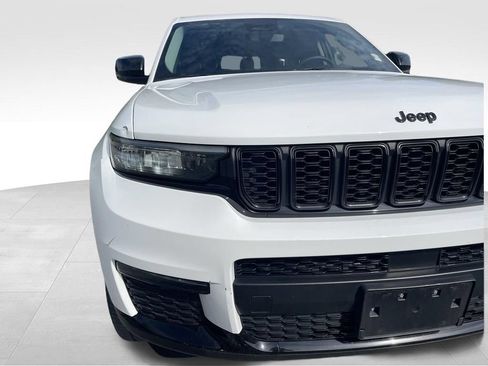 Used 2023 Jeep Grand Cherokee L Limited w/ Black Appearance Package AWD/4WD image 23