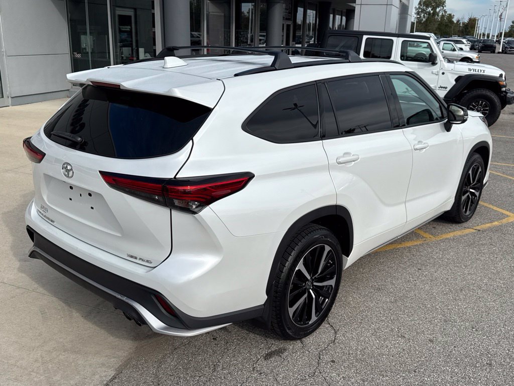 Used 2022 Toyota Highlander XSE AWD/4WD image 9