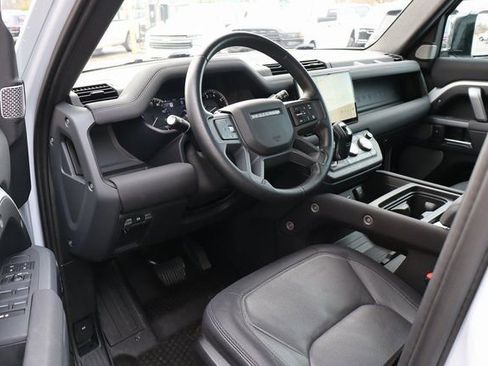 Used 2023 Land Rover Defender 130 X-Dynamic SE image 14