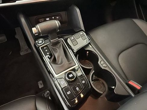 Used 2025 Kia Sportage EX FWD image 21