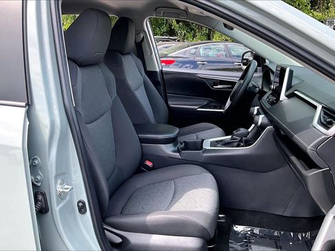 Used 2023 Toyota RAV4 XLE AWD/4WD image 9
