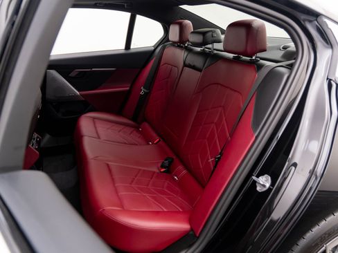 Certified 2025 BMW i5 xDrive40 w/ Premium Package image 18