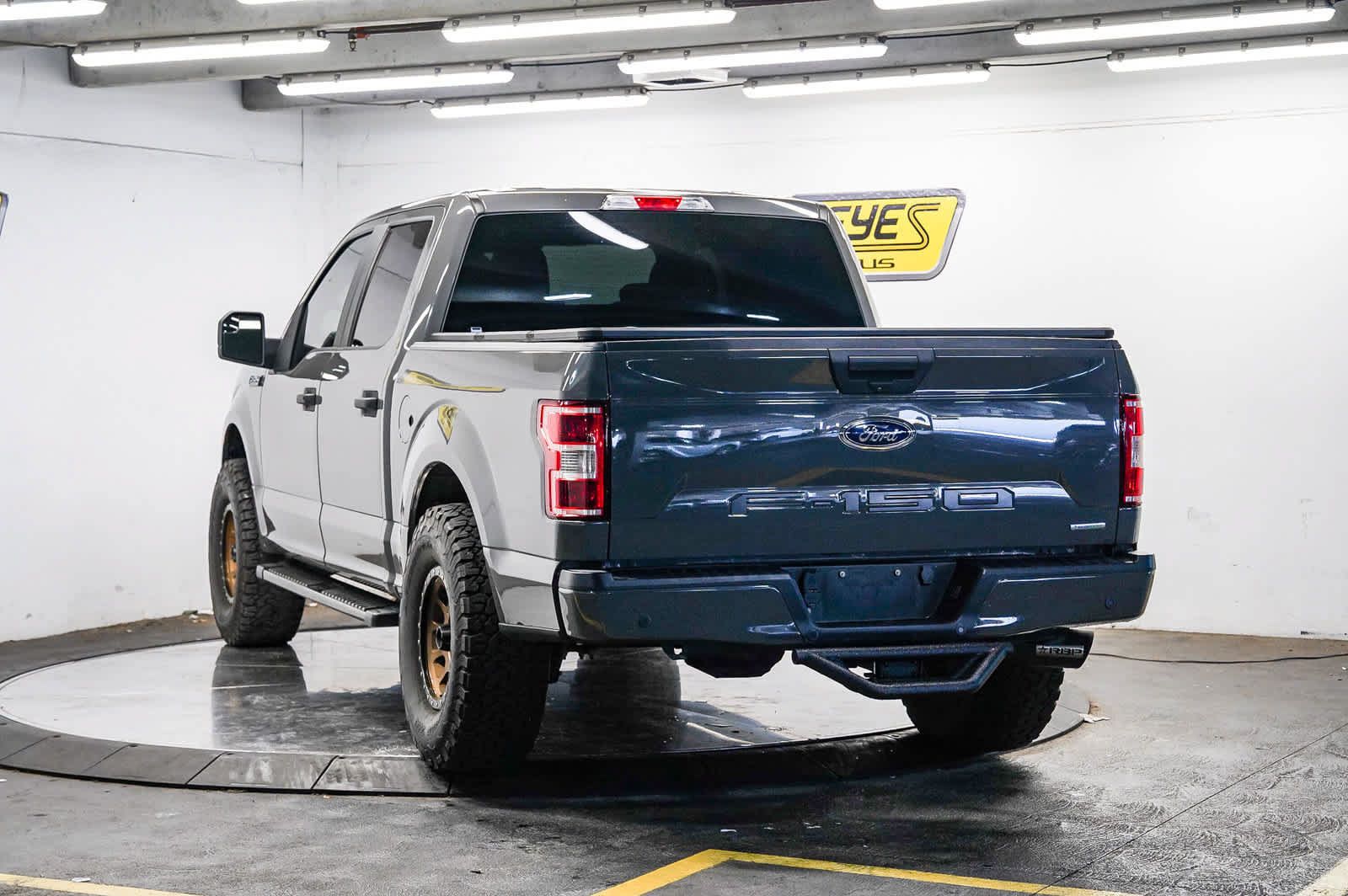 Used 2020 Ford F150 XL w/ Equipment Group 101A Mid RWD image 4