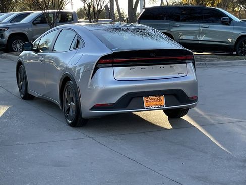 Used 2023 Toyota Prius Limited image 4