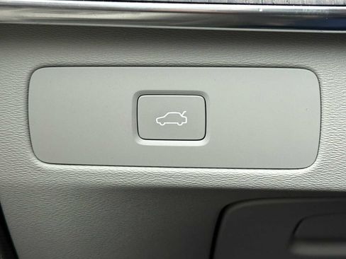 New 2026 Volvo XC90 B6 Ultra image 36