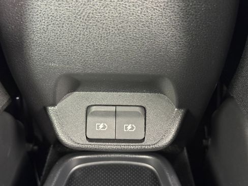 Used 2025 Nissan Leaf S image 26