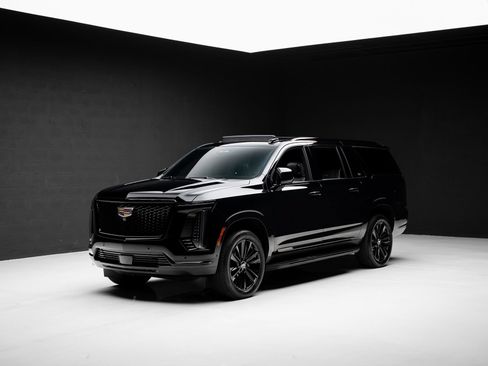 Used 2025 Cadillac Escalade ESV Sport RWD image 4