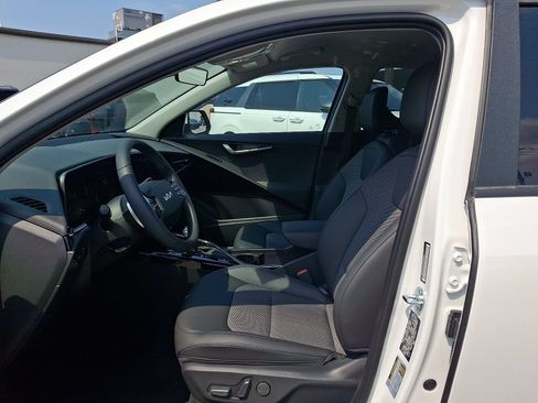 New 2026 Kia Niro EX FWD image 11