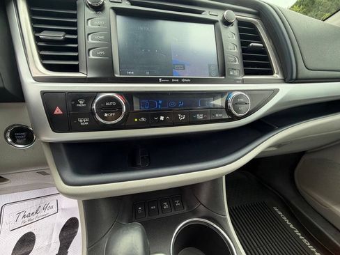 Used 2018 Toyota Highlander XLE AWD/4WD image 27