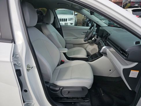 Used 2024 Hyundai Kona SEL image 11