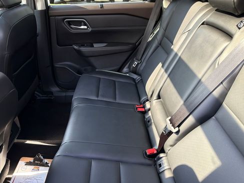 Used 2021 Nissan Rogue SV w/ Premium Package image 32