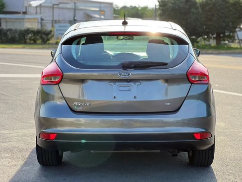 Used 2018 Ford Focus SE FWD image 4